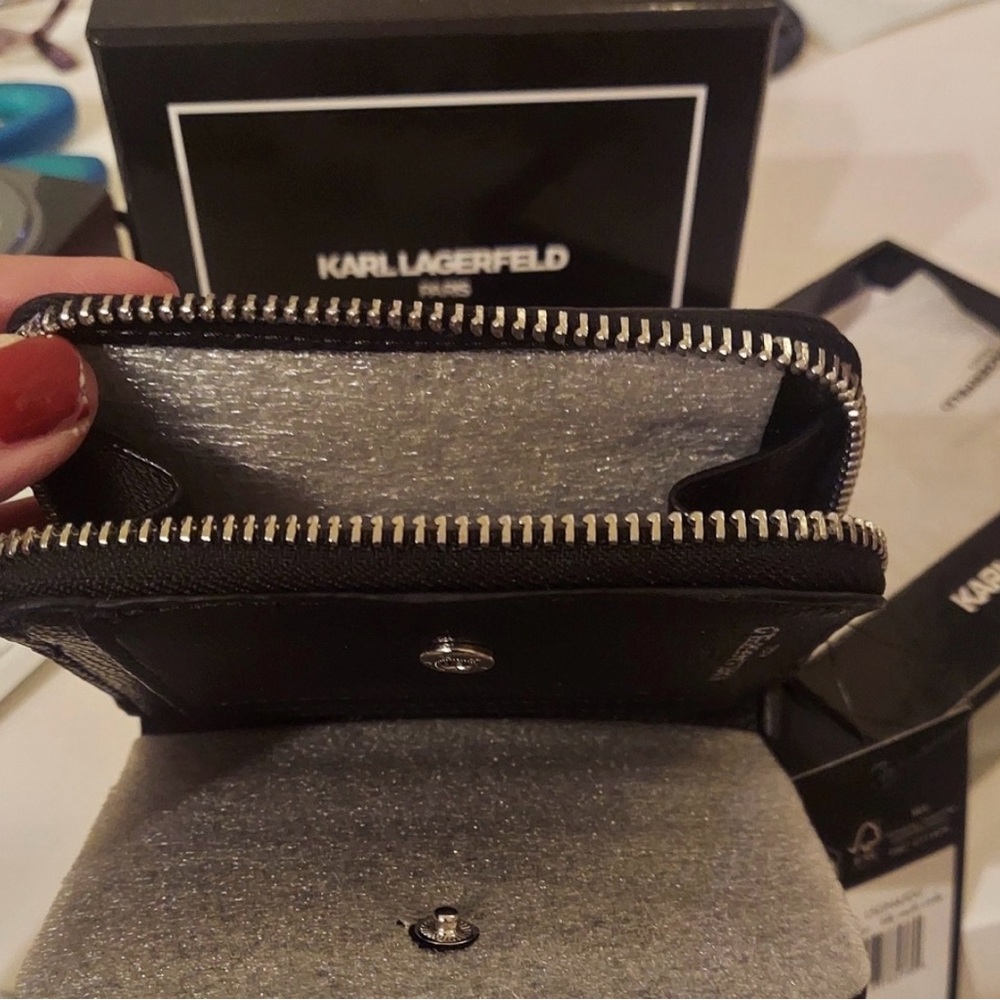 Karl Lagerfeld Paris Graphic Wallet Set - Picture 3 of 3